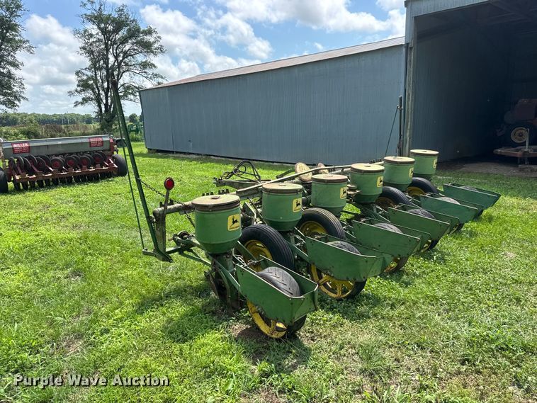 image for item NJ9151 John Deere 1250 planter