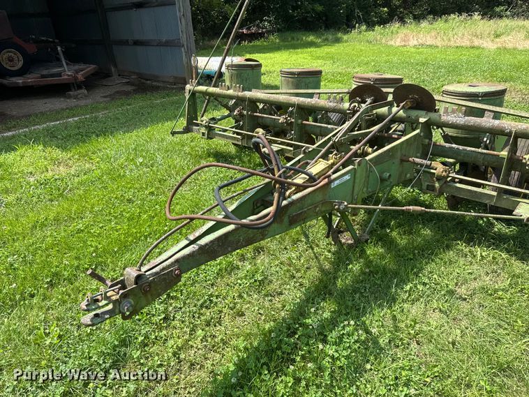 image for item NJ9151 John Deere 1250 planter