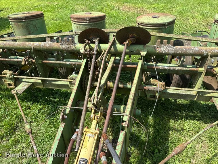 image for item NJ9151 John Deere 1250 planter