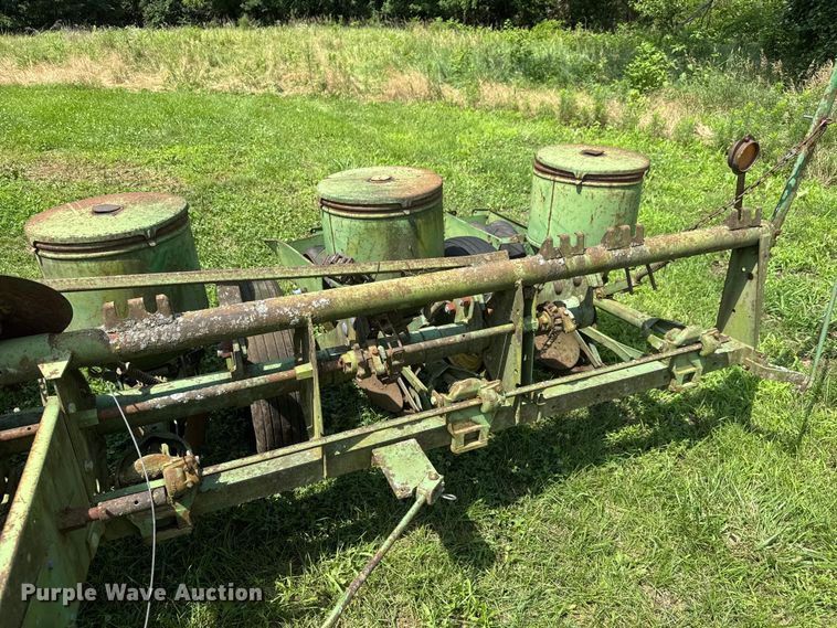 image for item NJ9151 John Deere 1250 planter