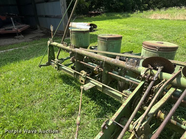 image for item NJ9151 John Deere 1250 planter
