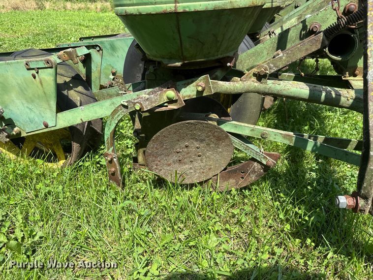 image for item NJ9151 John Deere 1250 planter