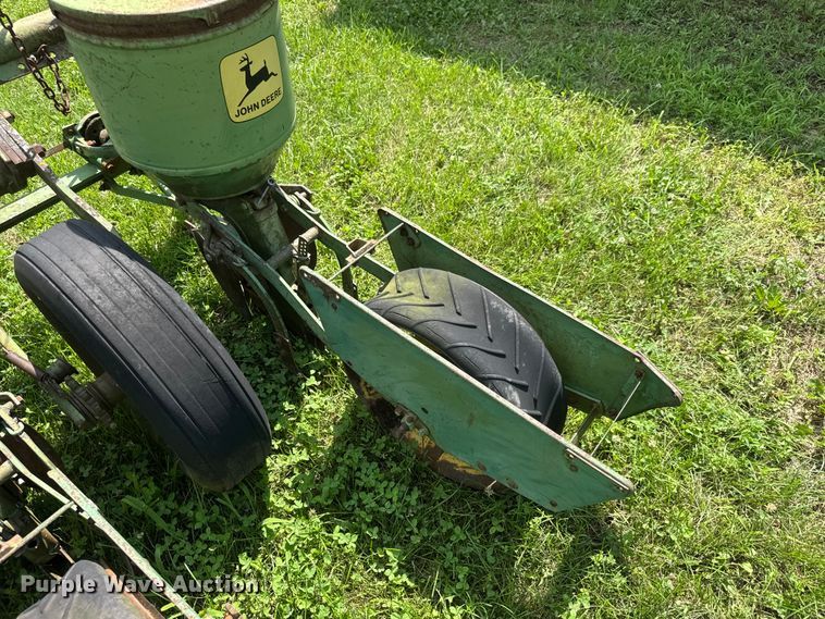 image for item NJ9151 John Deere 1250 planter