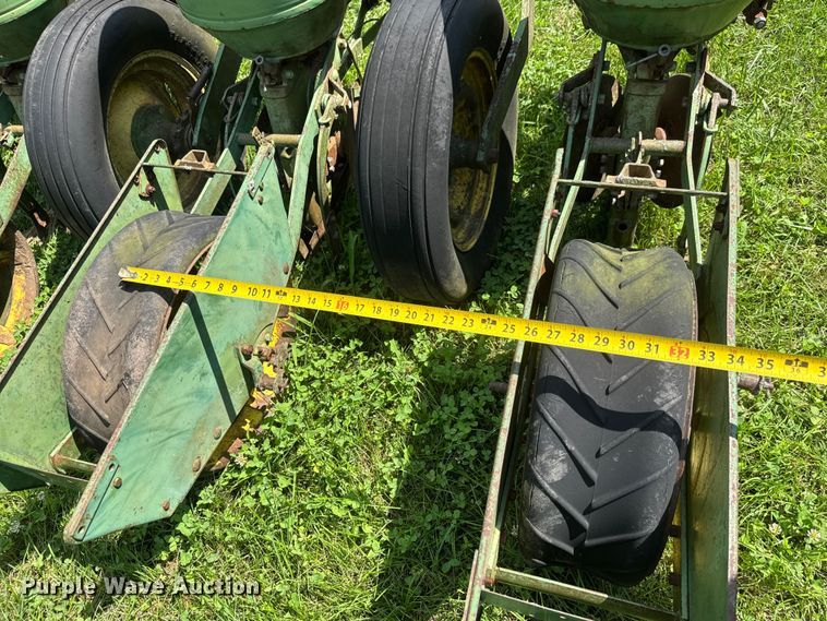 image for item NJ9151 John Deere 1250 planter