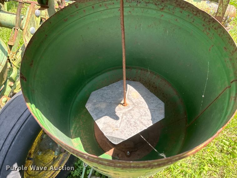 image for item NJ9151 John Deere 1250 planter