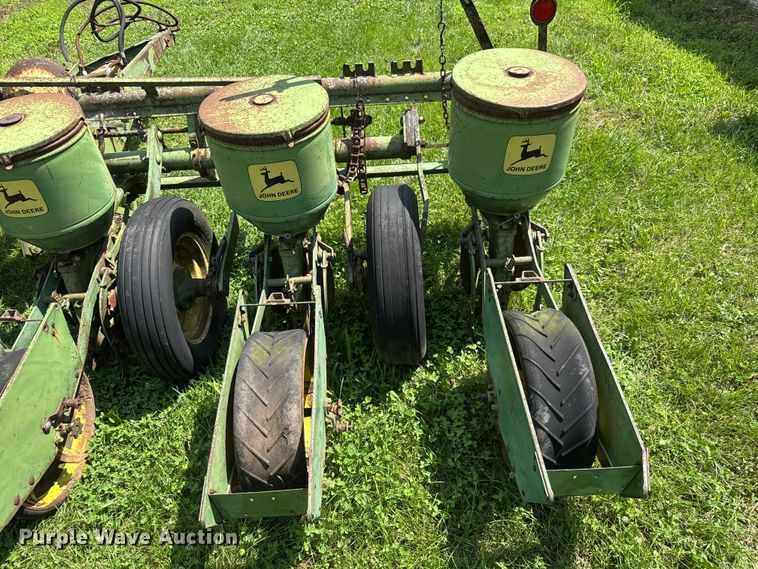 image for item NJ9151 John Deere 1250 planter