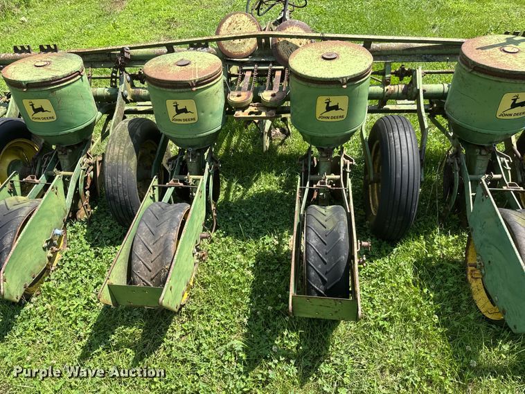image for item NJ9151 John Deere 1250 planter
