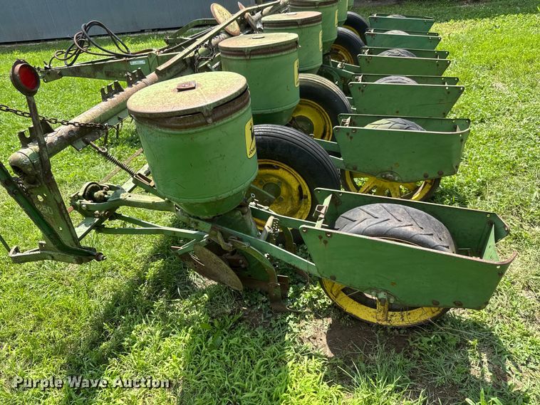 image for item NJ9151 John Deere 1250 planter