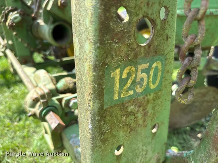 image for item NJ9151 John Deere 1250 planter