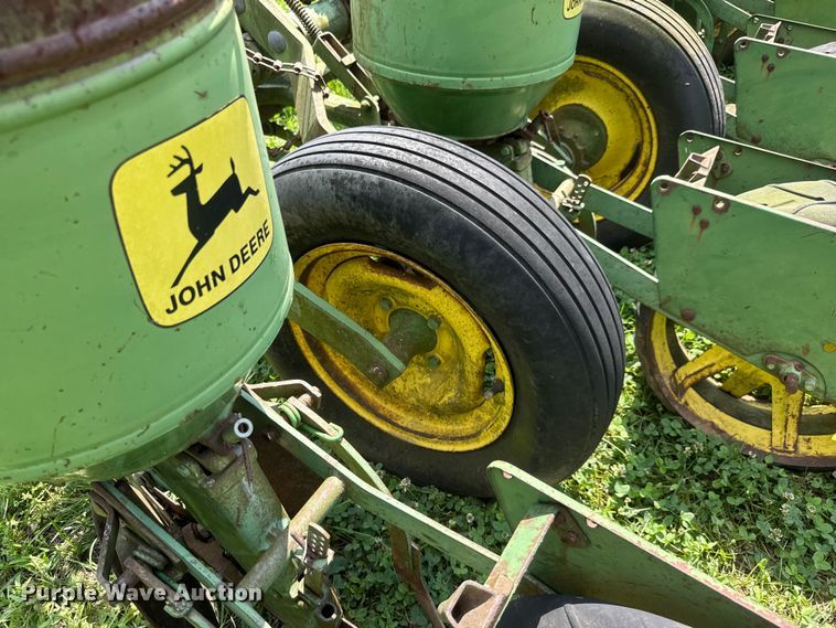 image for item NJ9151 John Deere 1250 planter