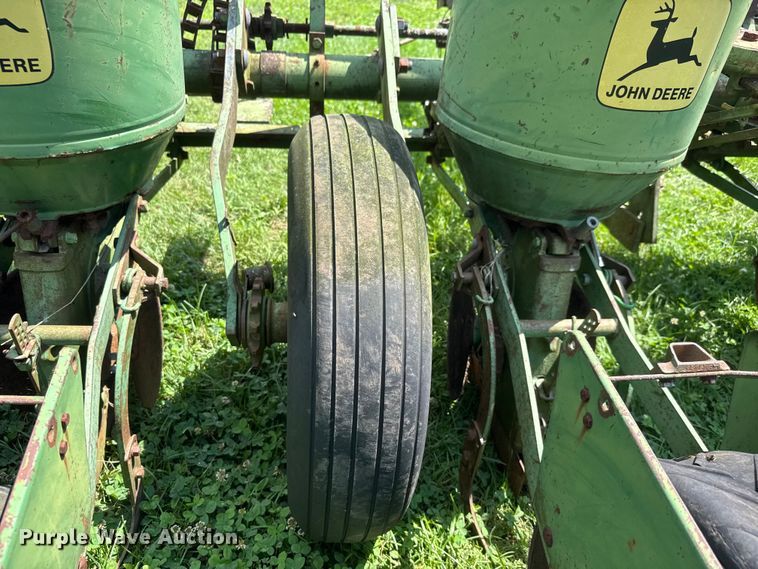 image for item NJ9151 John Deere 1250 planter