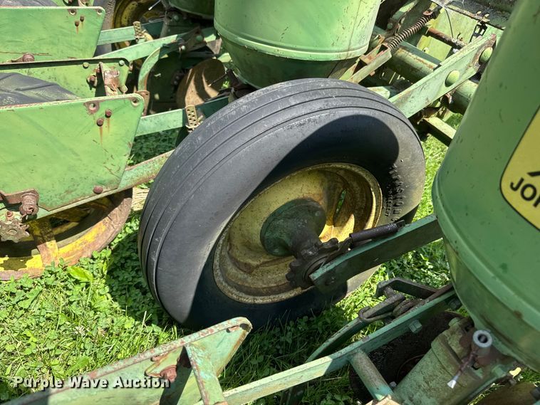 image for item NJ9151 John Deere 1250 planter