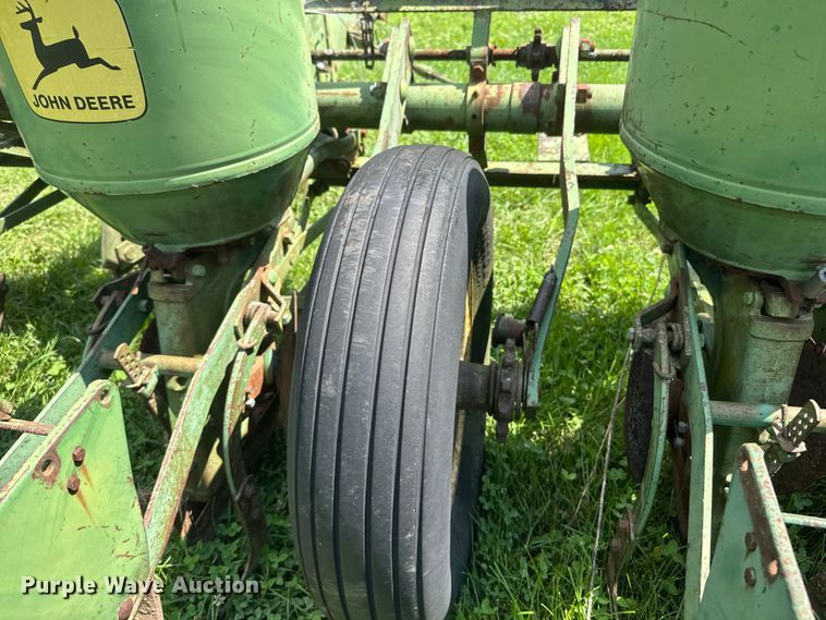 image for item NJ9151 John Deere 1250 planter