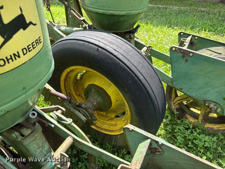image for item NJ9151 John Deere 1250 planter