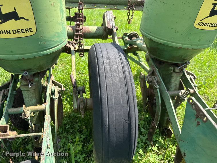 image for item NJ9151 John Deere 1250 planter