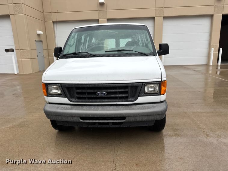 image for item NJ9153 2007 Ford E350 Super Duty XL van