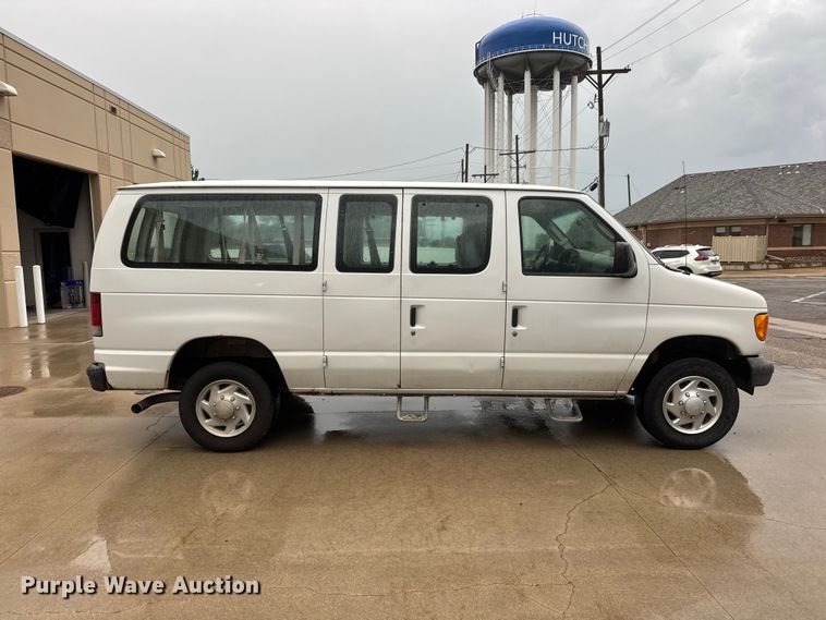 image for item NJ9153 2007 Ford E350 Super Duty XL van