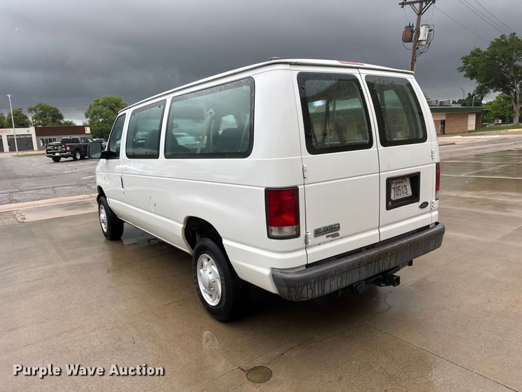 image for item NJ9153 2007 Ford E350 Super Duty XL van
