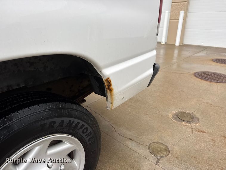image for item NJ9153 2007 Ford E350 Super Duty XL van