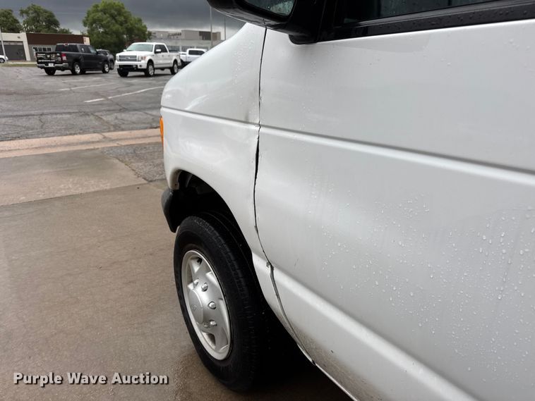image for item NJ9153 2007 Ford E350 Super Duty XL van