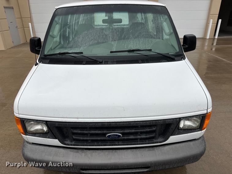 image for item NJ9153 2007 Ford E350 Super Duty XL van