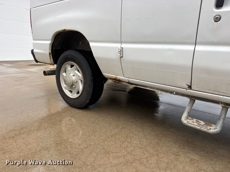 image for item NJ9153 2007 Ford E350 Super Duty XL van
