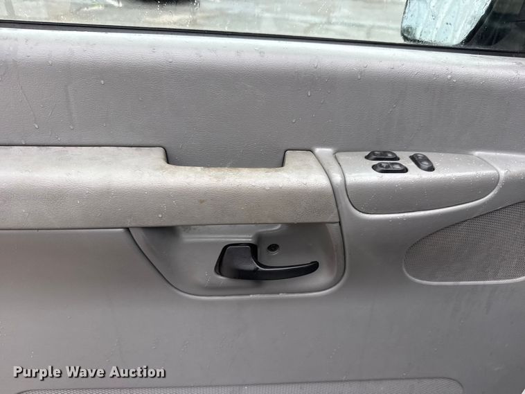 image for item NJ9153 2007 Ford E350 Super Duty XL van