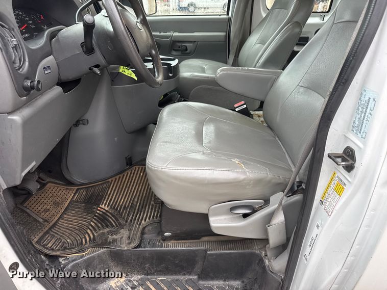 image for item NJ9153 2007 Ford E350 Super Duty XL van