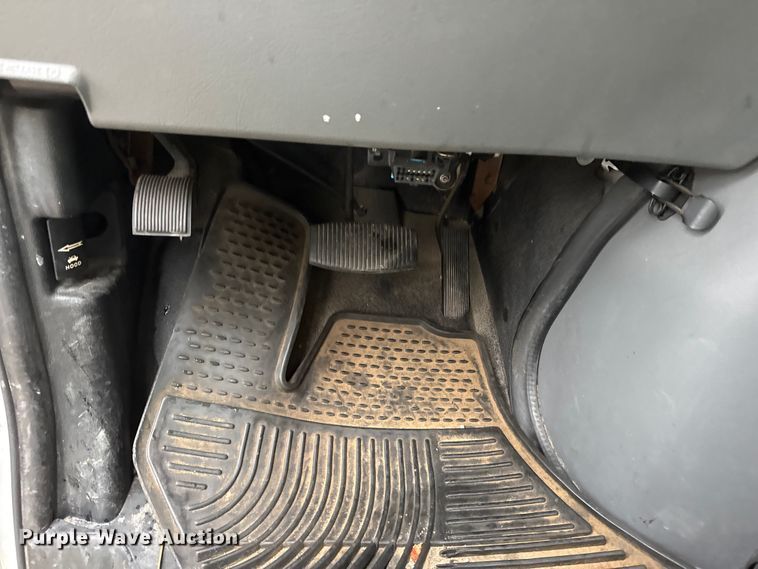 image for item NJ9153 2007 Ford E350 Super Duty XL van