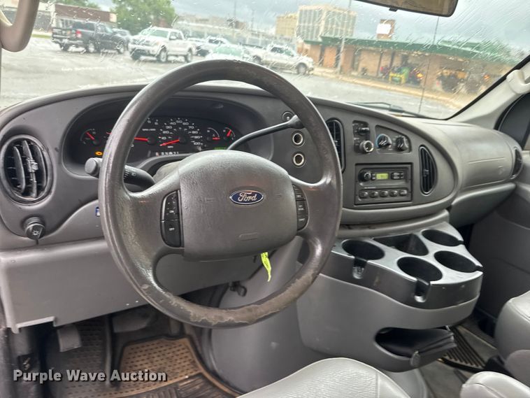 image for item NJ9153 2007 Ford E350 Super Duty XL van