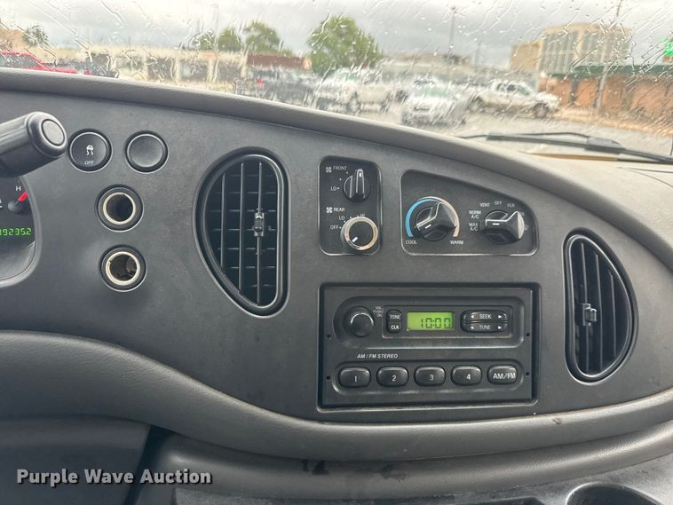 image for item NJ9153 2007 Ford E350 Super Duty XL van