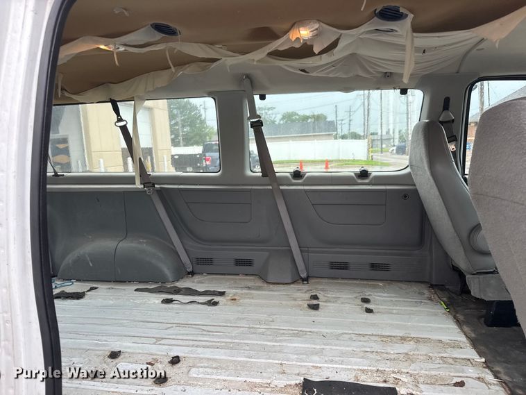image for item NJ9153 2007 Ford E350 Super Duty XL van