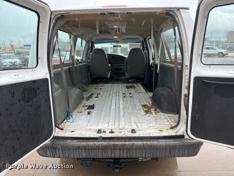 image for item NJ9153 2007 Ford E350 Super Duty XL van