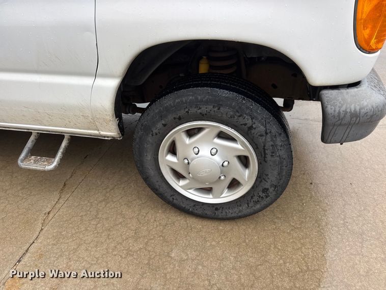 image for item NJ9153 2007 Ford E350 Super Duty XL van