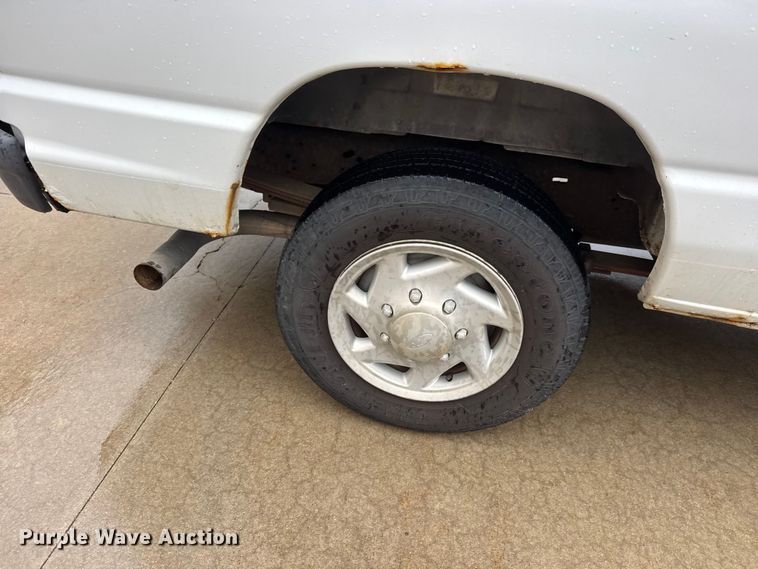 image for item NJ9153 2007 Ford E350 Super Duty XL van