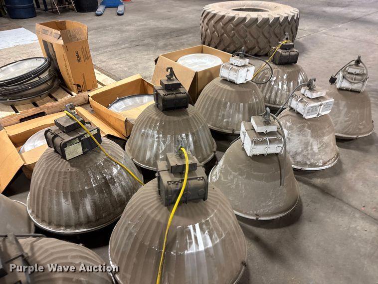 image for item NJ9157 (14) light fixtures