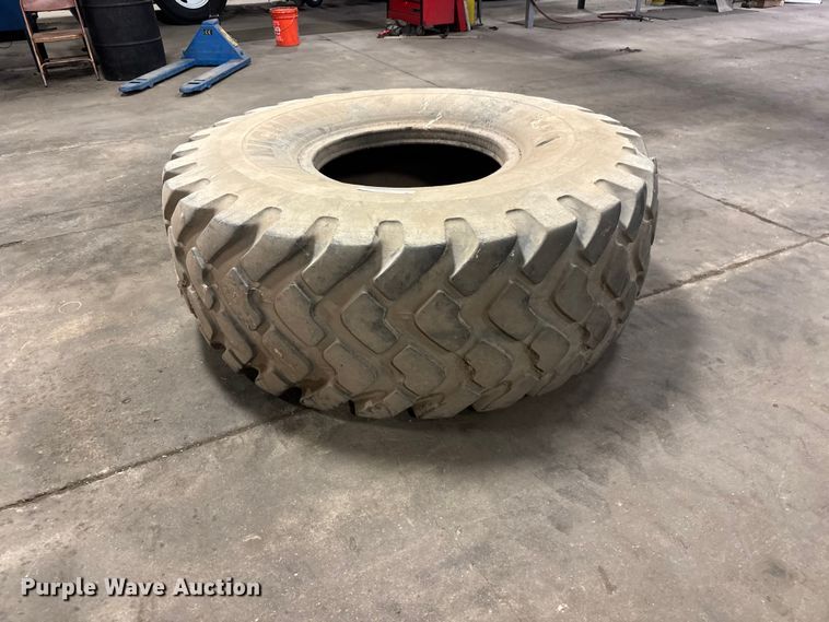 image for item NJ9158 Michelin 23.5R25 XTL tire