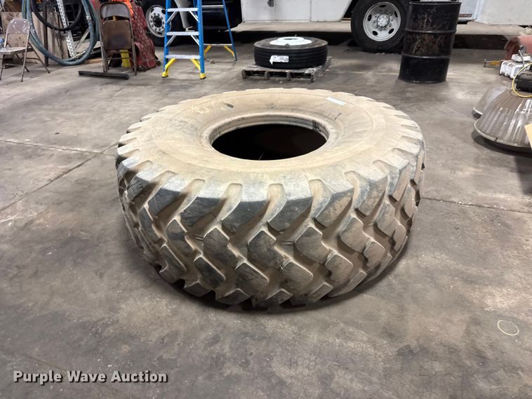 image for item NJ9158 Michelin 23.5R25 XTL tire