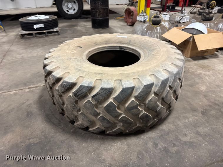 image for item NJ9158 Michelin 23.5R25 XTL tire