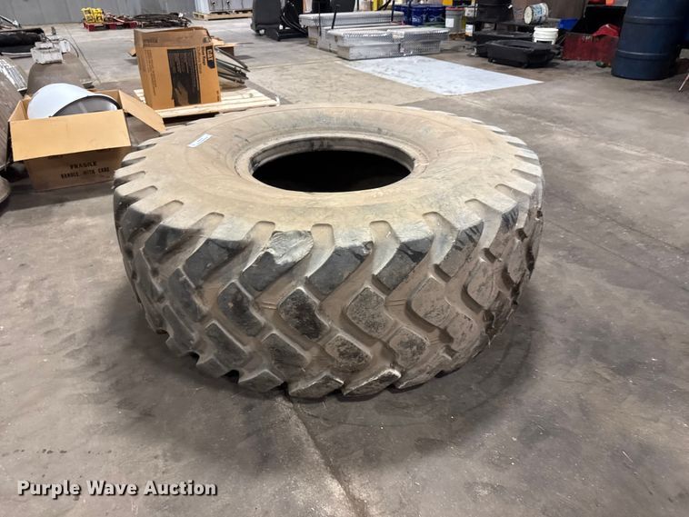image for item NJ9158 Michelin 23.5R25 XTL tire