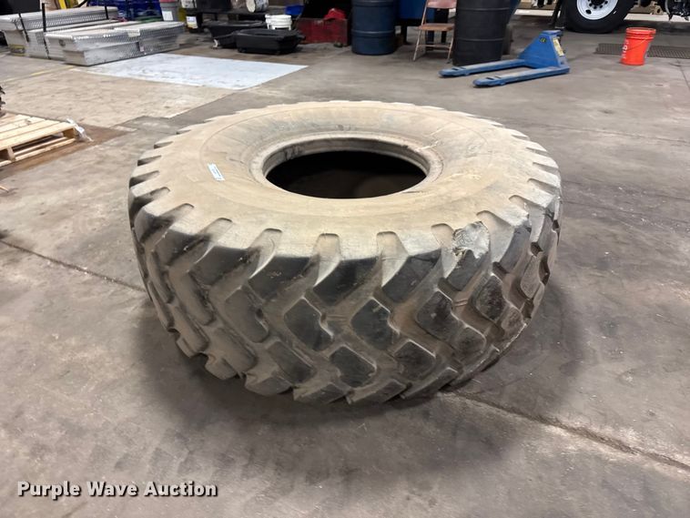image for item NJ9158 Michelin 23.5R25 XTL tire