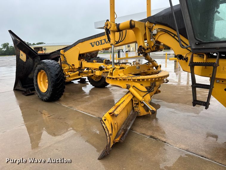 image for item NJ9163 2005 Volvo G720B motor grader