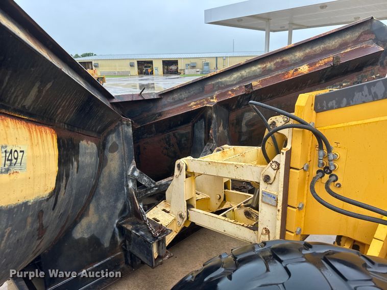 image for item NJ9163 2005 Volvo G720B motor grader