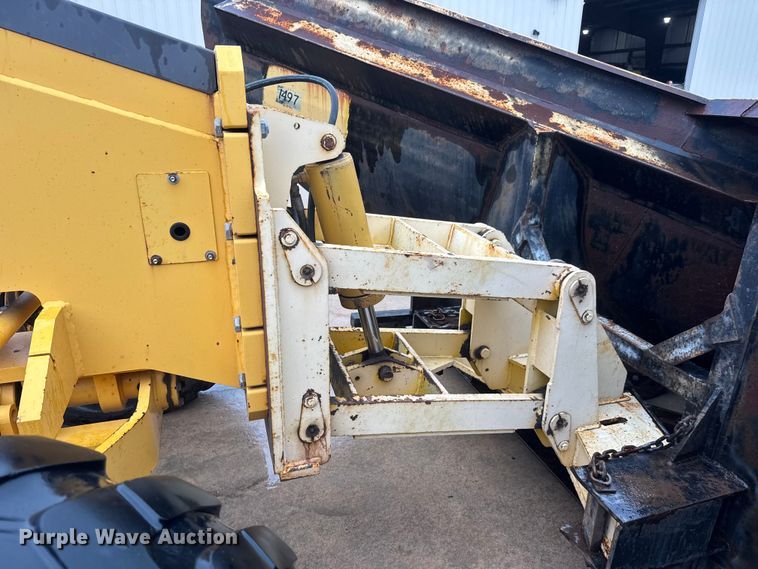 image for item NJ9163 2005 Volvo G720B motor grader