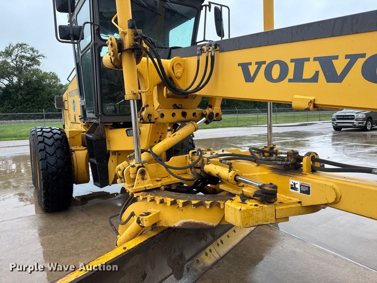 image for item NJ9163 2005 Volvo G720B motor grader