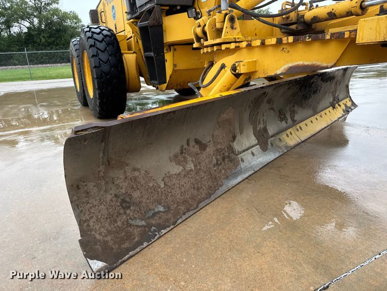 image for item NJ9163 2005 Volvo G720B motor grader