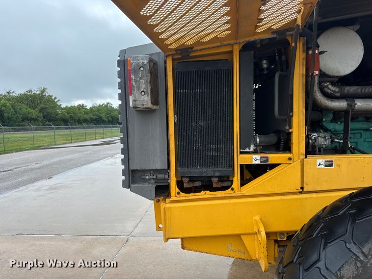 image for item NJ9163 2005 Volvo G720B motor grader