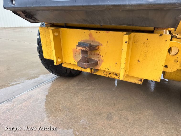 image for item NJ9163 2005 Volvo G720B motor grader