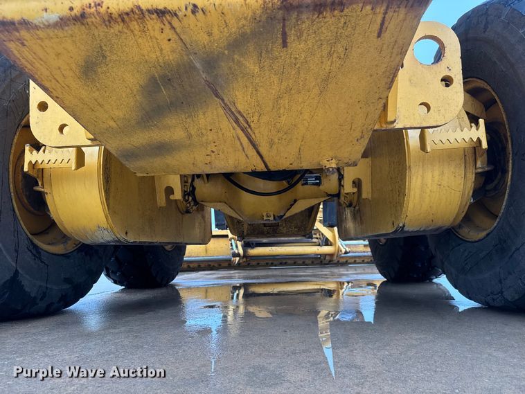 image for item NJ9163 2005 Volvo G720B motor grader
