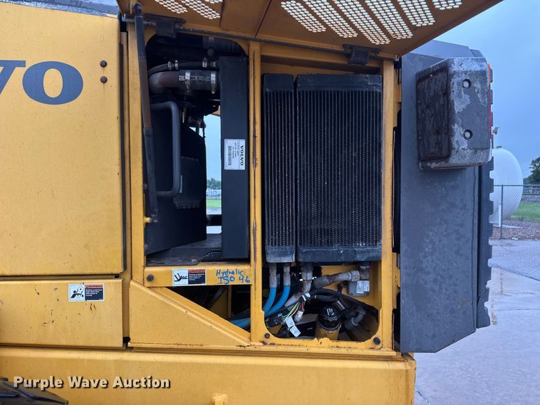 image for item NJ9163 2005 Volvo G720B motor grader